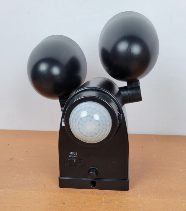 🔥Spitzer 800 Lum Dual Head Battery Powered Motion LED Security Flood Light🔥