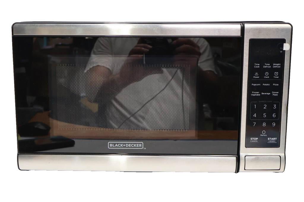 🔥BLACK+DECKER 0.7 cu ft 700W Microwave Oven EM720CB7, Black, DENTED SEE NOTE🔥