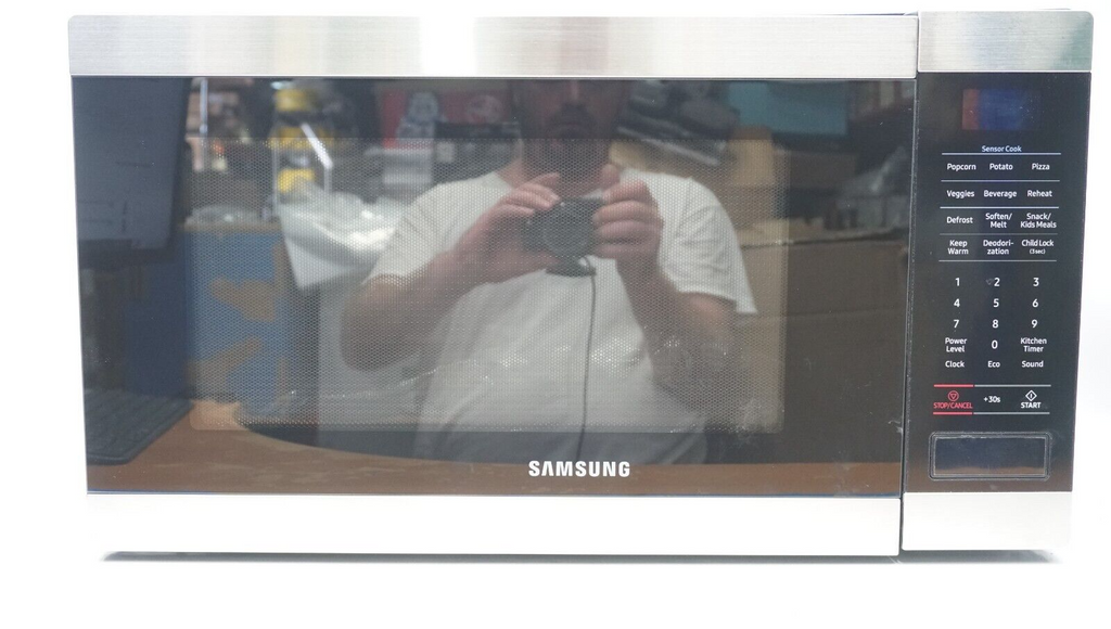 Samsung MS19M8000AS 1.9 cu.ft. Large Capacity Sensor Cook Microwave Oven Damage